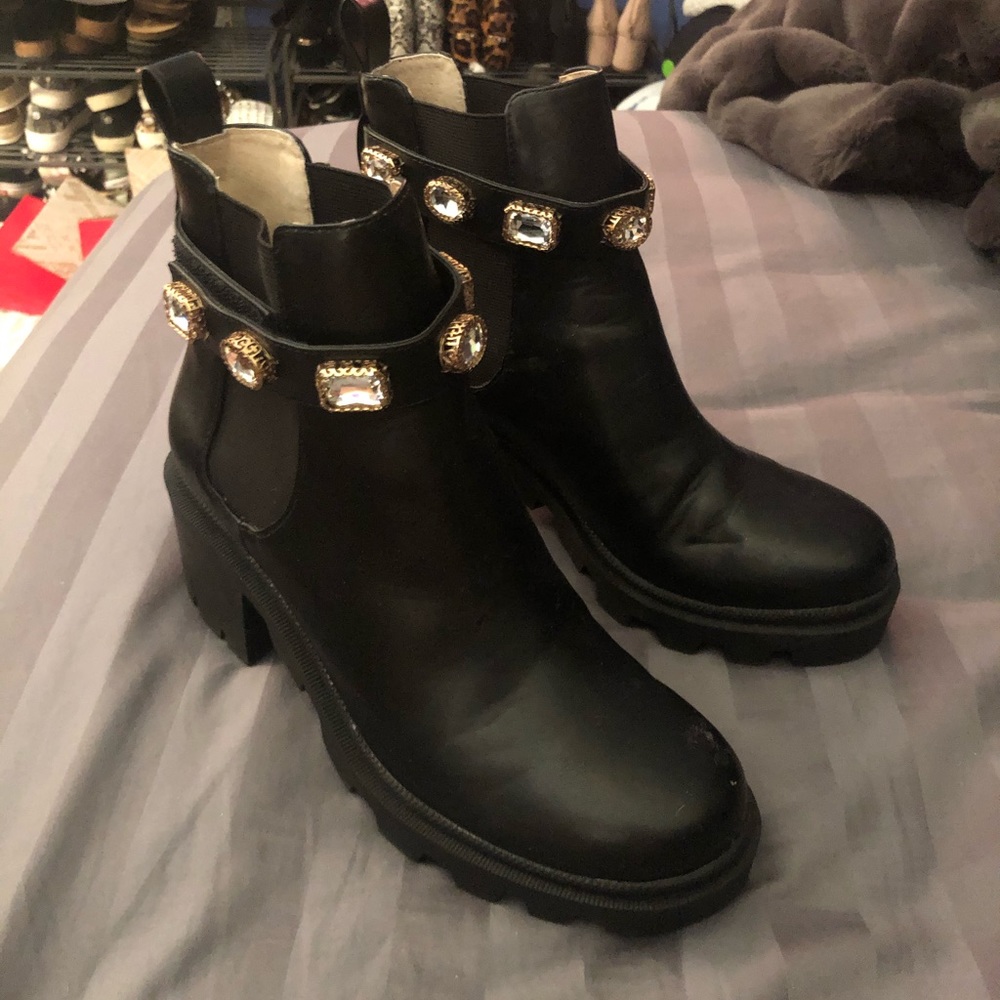 STEVE MADDEN AMULET BOOTS